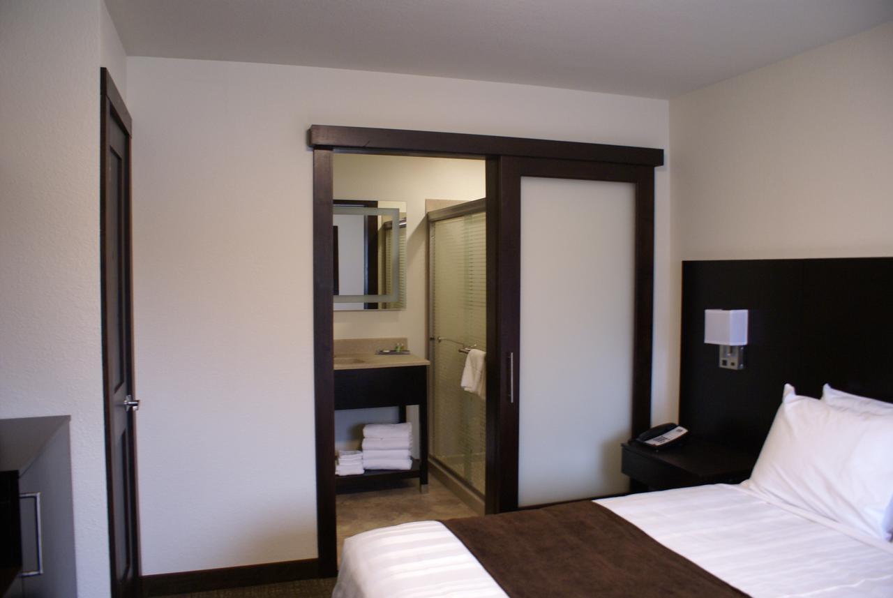 Boarders Inn & Suites By Cobblestone Hotels - Syracuse Екстериор снимка