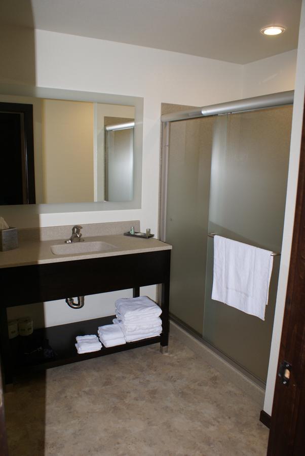 Boarders Inn & Suites By Cobblestone Hotels - Syracuse Екстериор снимка