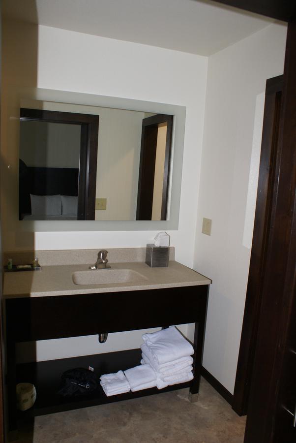 Boarders Inn & Suites By Cobblestone Hotels - Syracuse Екстериор снимка