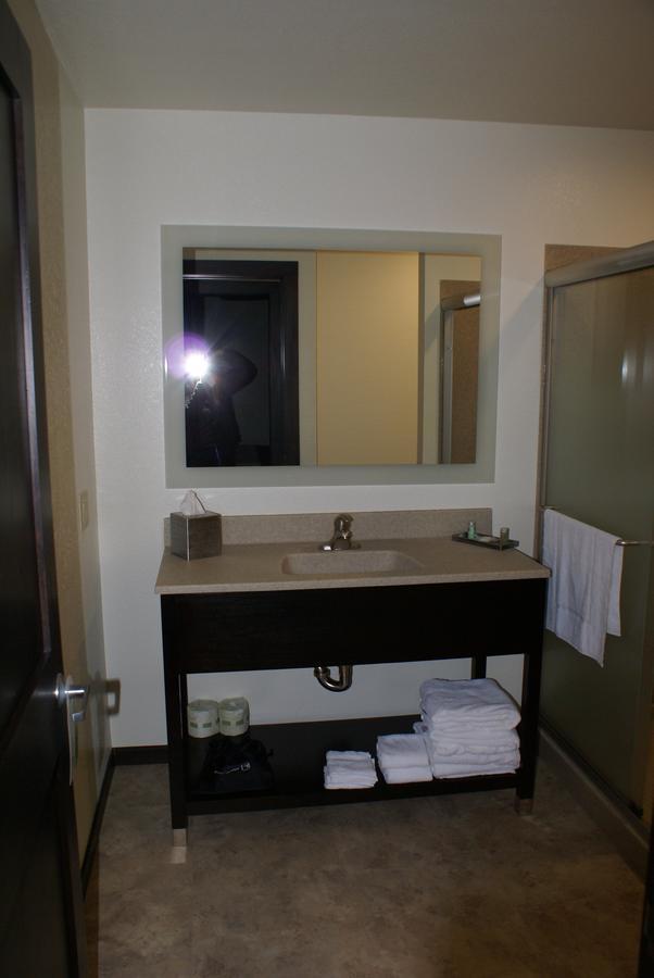 Boarders Inn & Suites By Cobblestone Hotels - Syracuse Екстериор снимка