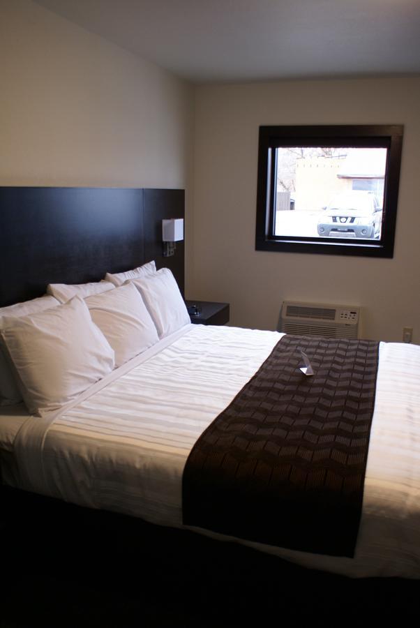 Boarders Inn & Suites By Cobblestone Hotels - Syracuse Екстериор снимка