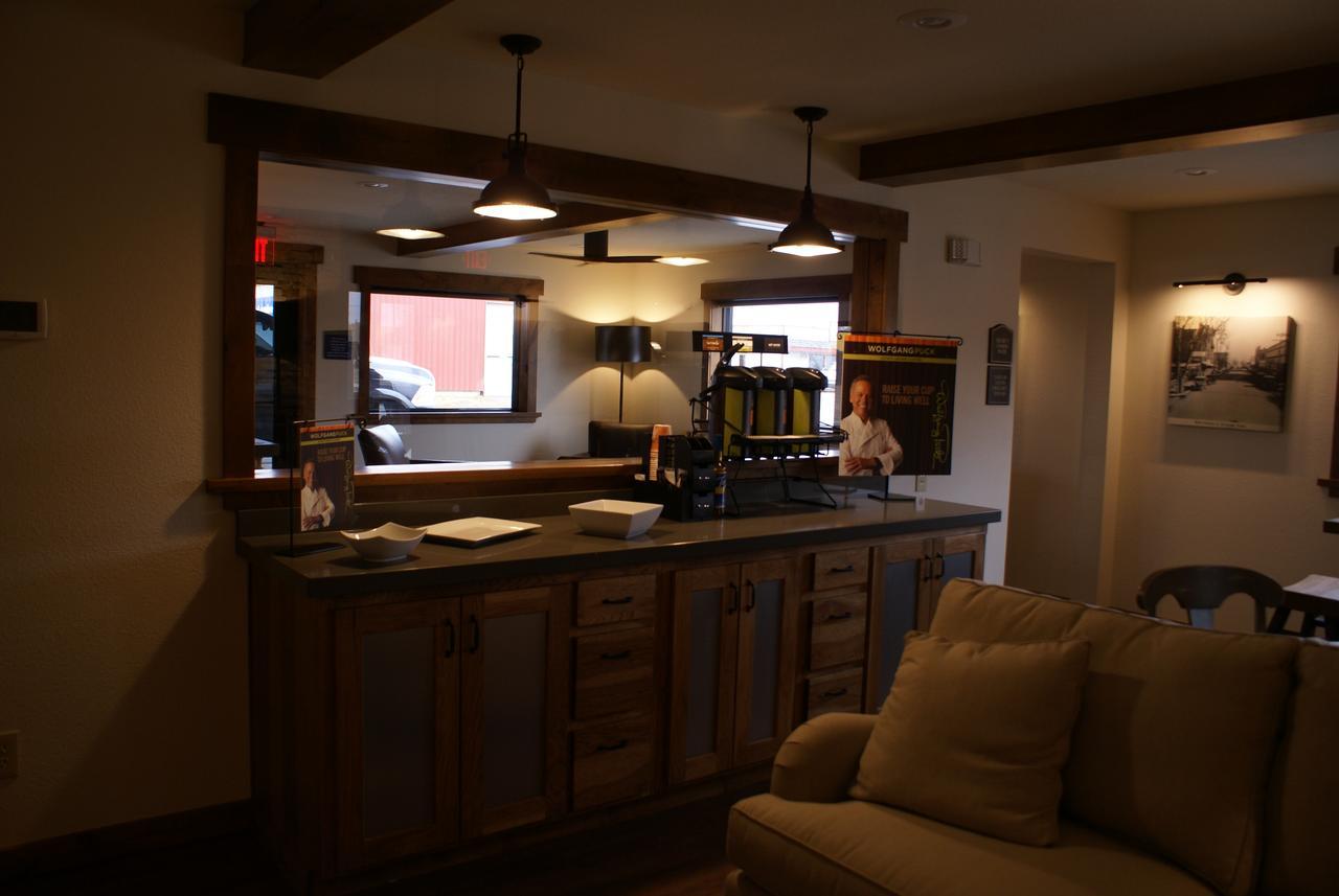 Boarders Inn & Suites By Cobblestone Hotels - Syracuse Екстериор снимка