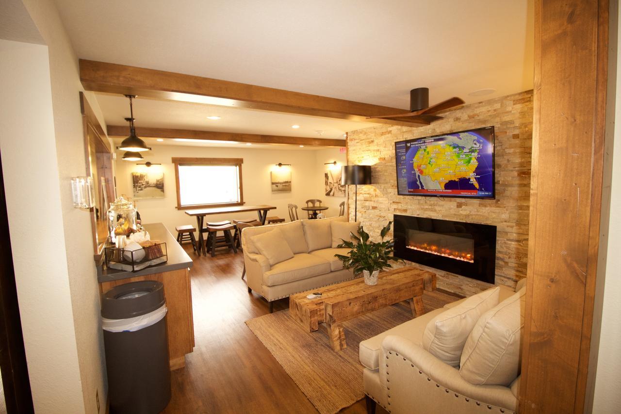 Boarders Inn & Suites By Cobblestone Hotels - Syracuse Екстериор снимка