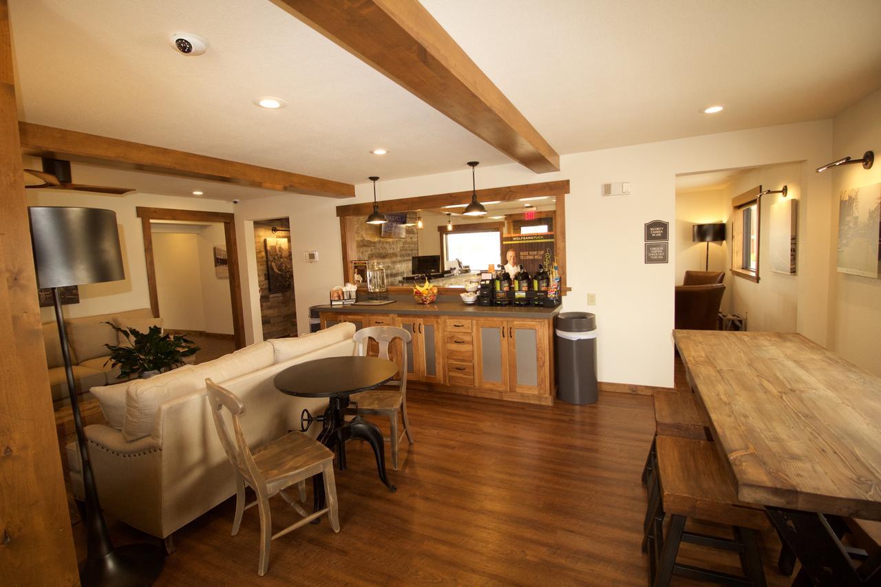 Boarders Inn & Suites By Cobblestone Hotels - Syracuse Екстериор снимка