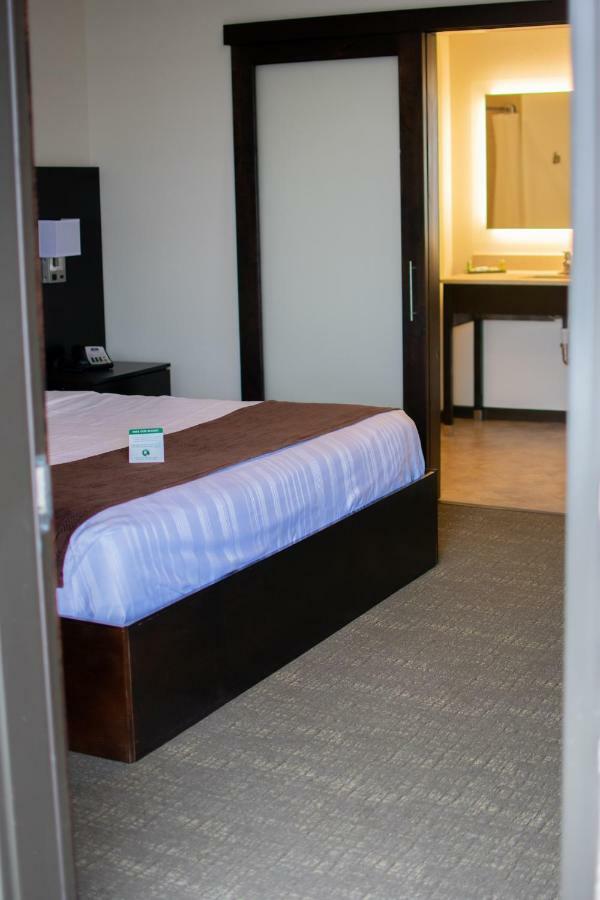 Boarders Inn & Suites By Cobblestone Hotels - Syracuse Екстериор снимка