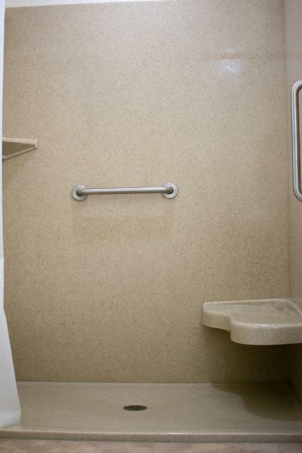 Boarders Inn & Suites By Cobblestone Hotels - Syracuse Екстериор снимка
