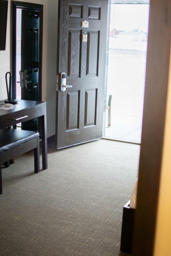 Boarders Inn & Suites By Cobblestone Hotels - Syracuse Екстериор снимка